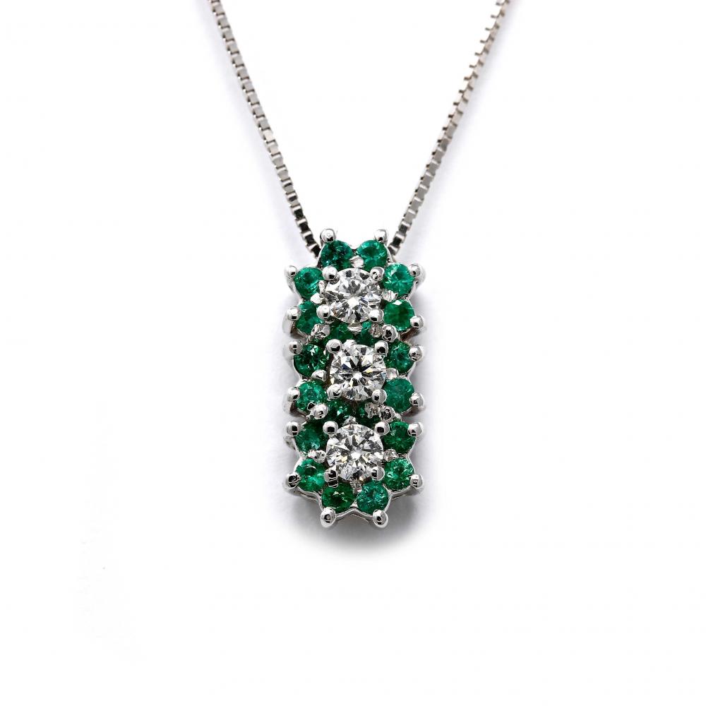 Pendente Trilogy con Smeraldi CT 0.20e Diamanti Bianchi CT 0.21 Modello fiore