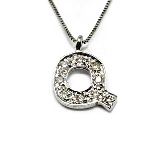 Pendente Lettera Q con Diamanti CT 0.05