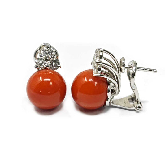 Orecchini con corallo 10/10,5 mm e diamanti CT 0.72