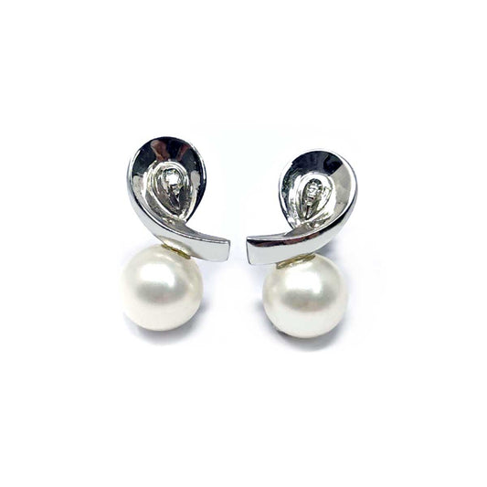 Orecchini con Perla Akoya 7/7.5mm e Diamanti CT 0.02