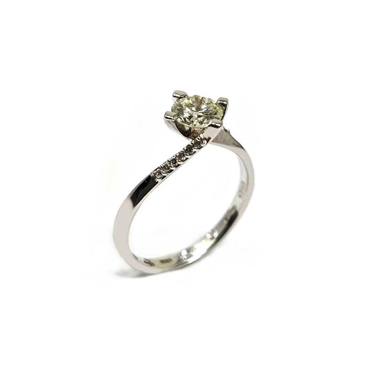Anello Solitario con Diamante CT 0.73 e 12 Diamanti Laterali CT 0.06