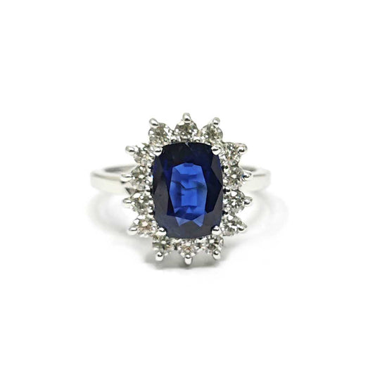 Anello con Zaffiro CT 2.62 Certificato GIA e Diamanti CT 0.74