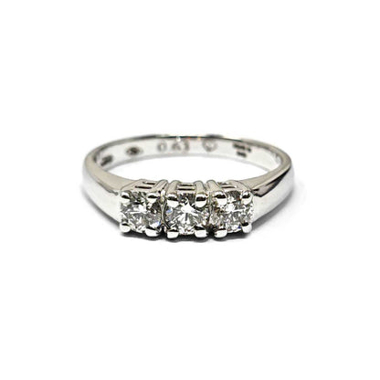 Anello Trilogy in Oro Bianco con Diamanti CT 0.63