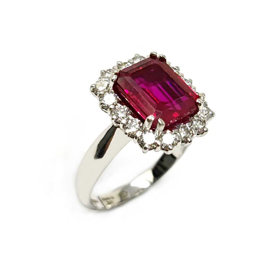 Anello con Rubino CT 4.90 e Diamanti CT 0.96