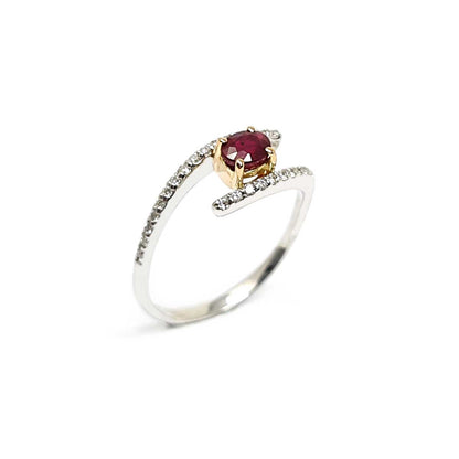 Anello con Rubino CT 0.50 e Diamanti CT 0.18
