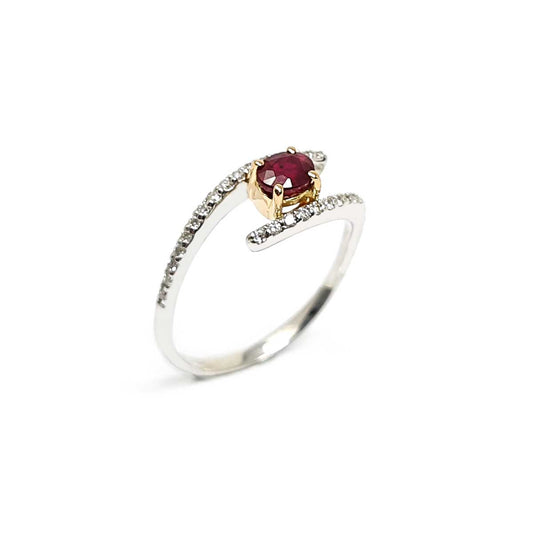 Anello con Rubino CT 0.50 e Diamanti CT 0.18