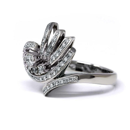 Anello Solitario Stilizzato CT 0.30 e 48 Diamanti Laterali CT 0.72