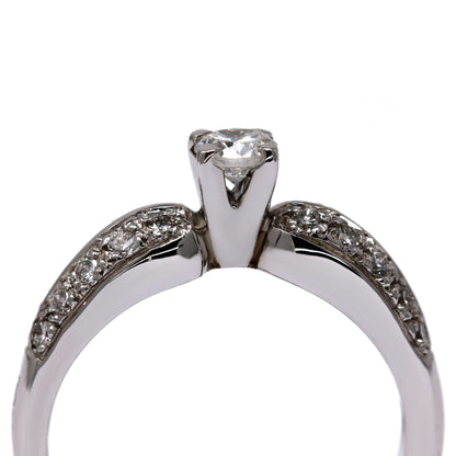 Anello Solitario con Diamanti Laterali CT 0.60