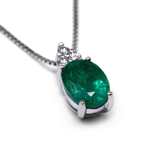Pendente con Smeraldo CT 0.73 e Diamanti Bianchi CT 0.05