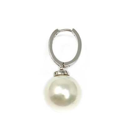 Orecchini con Perla Australiana da mm 14/14.5 e Diamanti CT 0.22