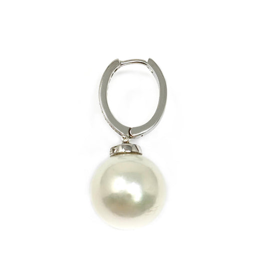 Orecchini con Perla Australiana da mm 14/14.5 e Diamanti CT 0.22