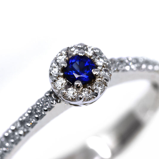 Anello tondo con Zaffiro CT 0.10e Diamanti Bianchi CT 0.22