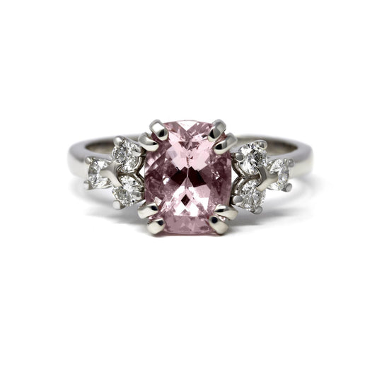 Anello con Morganite del Madagascar CT 1.86 e Diamanti CT 0.42