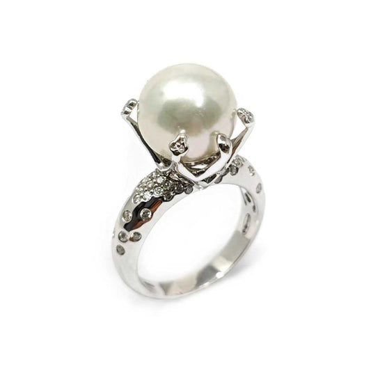 Anello con 1 Quarzo Verde CT 7.55 e 61 Diamanti CT 0.41