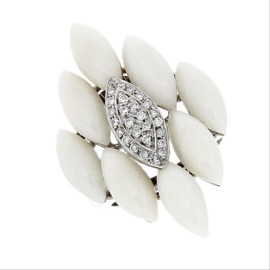 Anello con Corallo Bianco e Diamanti CT 0.22