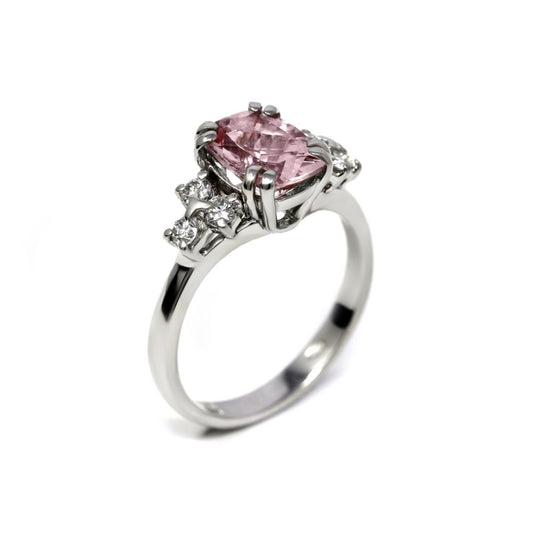 Anello con Morganite del Madagascar CT 1.86 e Diamanti CT 0.42