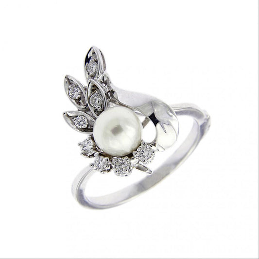 Anello con Perla Akoya mm 6/6.5 e 8 Diamanti  CT 0.23