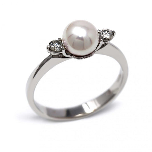 Anello con Perla Akoya mm 6,5/7 e 2 Diamanti CT 0.16