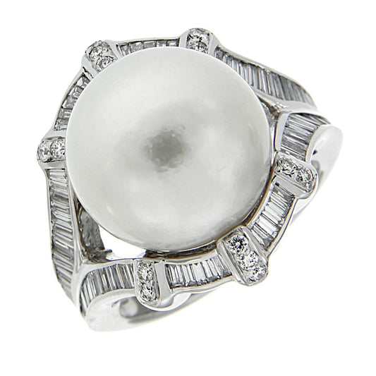 Anello con Perla Australiana mm 13/13.5 e 96 Diamanti CT 0.81