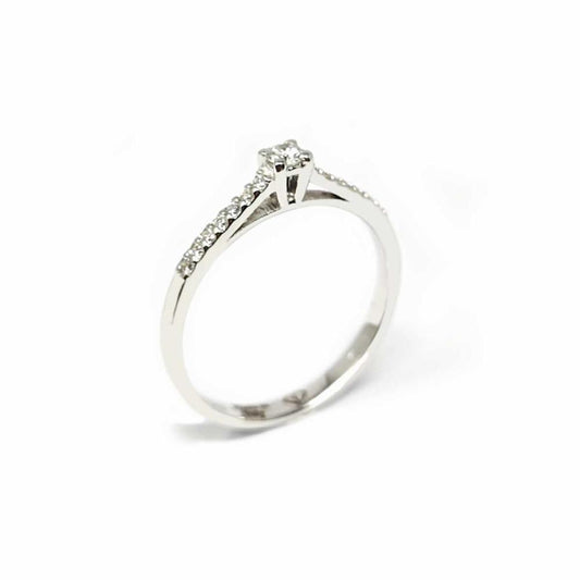 Anello Solitario CT 0.08 con Diamanti Laterali CT 0.10