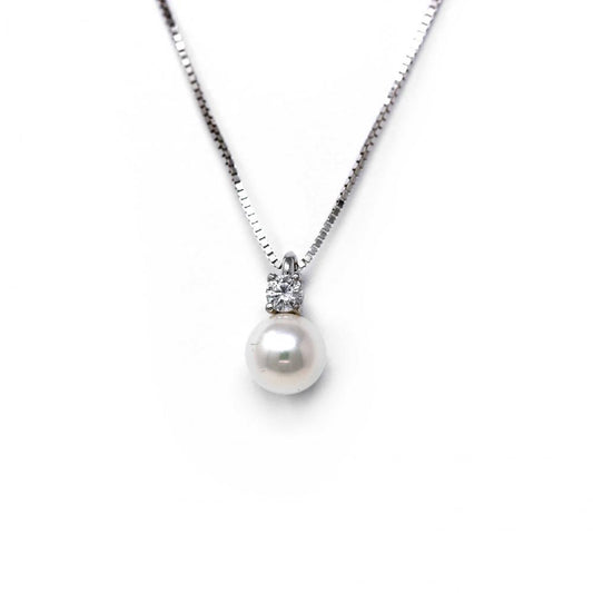 Pendente con perla Akoya 5/5.5 e Diamante CT 0.05